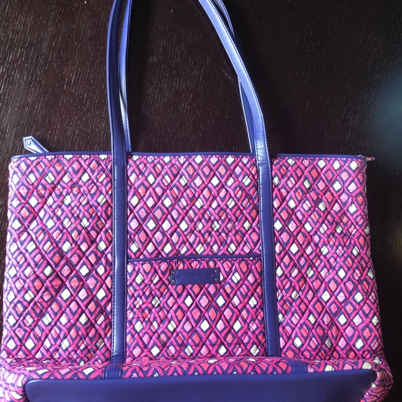 Vera Bradley Large Tote  (makes a great travel/work tote) - Picture 1 of 5